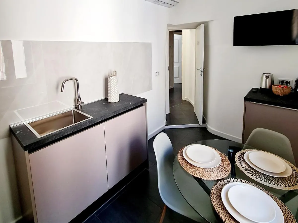 Lena Suite Bari Vecchia 0*,